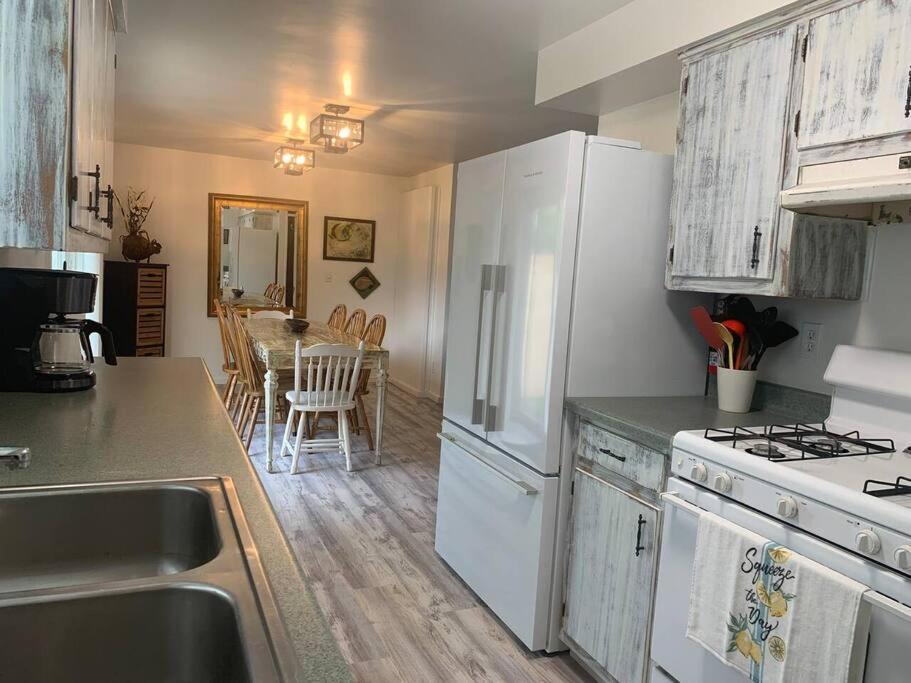 Cheerful 3 Bedroom On A Park 10 Miles From Eugene Creswell Exteriör bild
